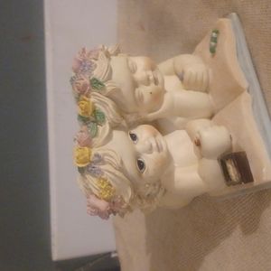 Windup musical porcelain qngels